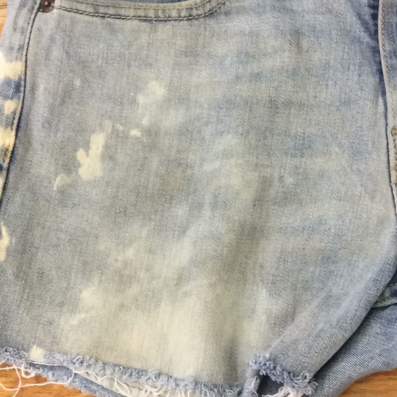 Levi’s Jean Shorts - Picture 6 of 9